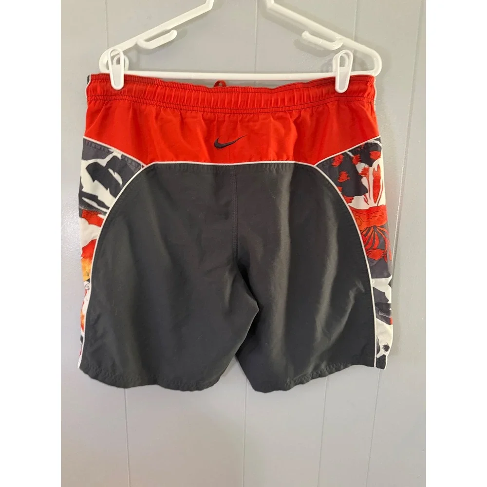Nike Swim Trunks Mens Medium Grey Red‎ Orange Floral Mesh Lined Board Shorts